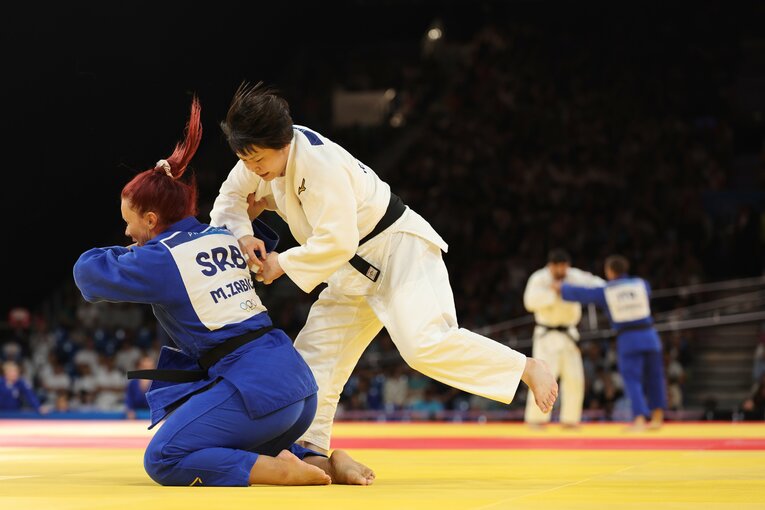 混合団体戦、準々決勝セルビア戦の高山莉加　©Tetsuya Higashikawa/JMPA