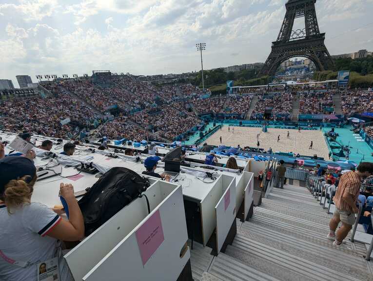 エッフェル塔下のビーチバレー会場　©JMPA