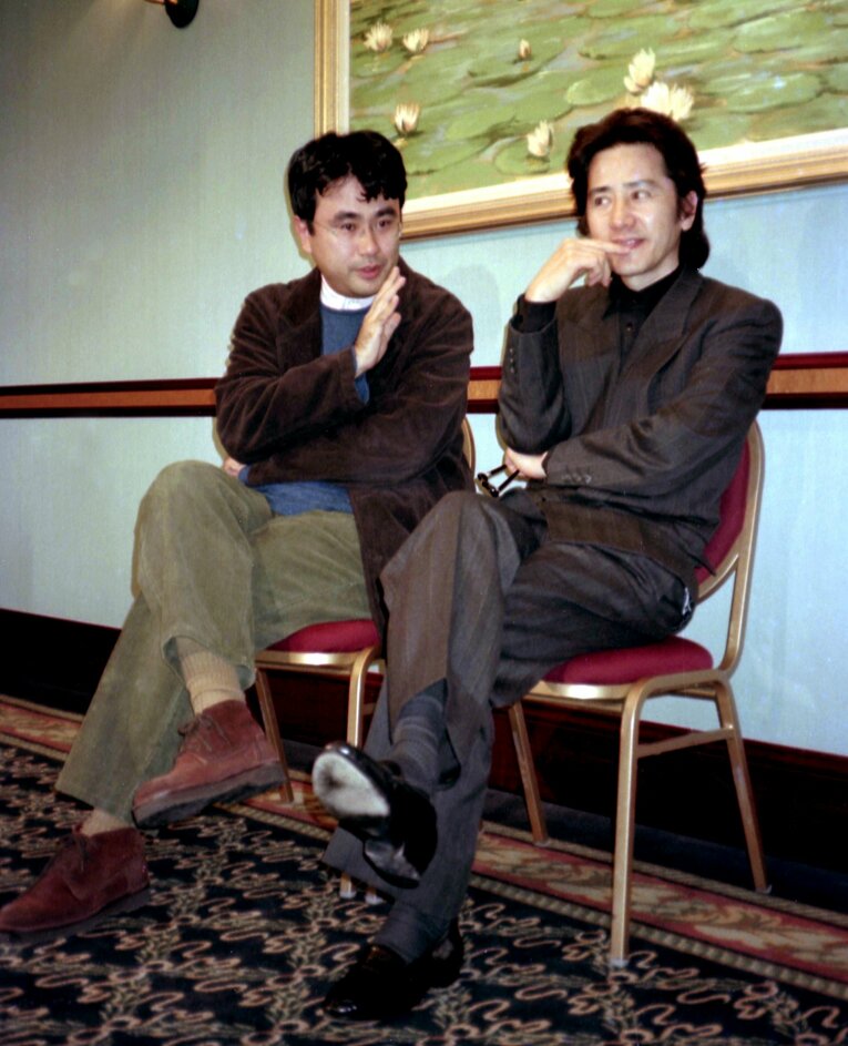 ドラマ『古畑任三郎』のイベントに登場した田村正和と脚本家・三谷幸喜　©Sankei Shimbun