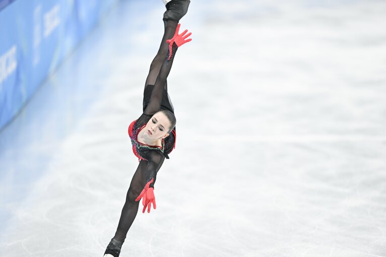 「泣いてる場合じゃない」新女王・坂本花織と中野コーチが守った“フィギュアの品格” 「20年前のスケート」発言のタラソワへ伝えたいこと(26)