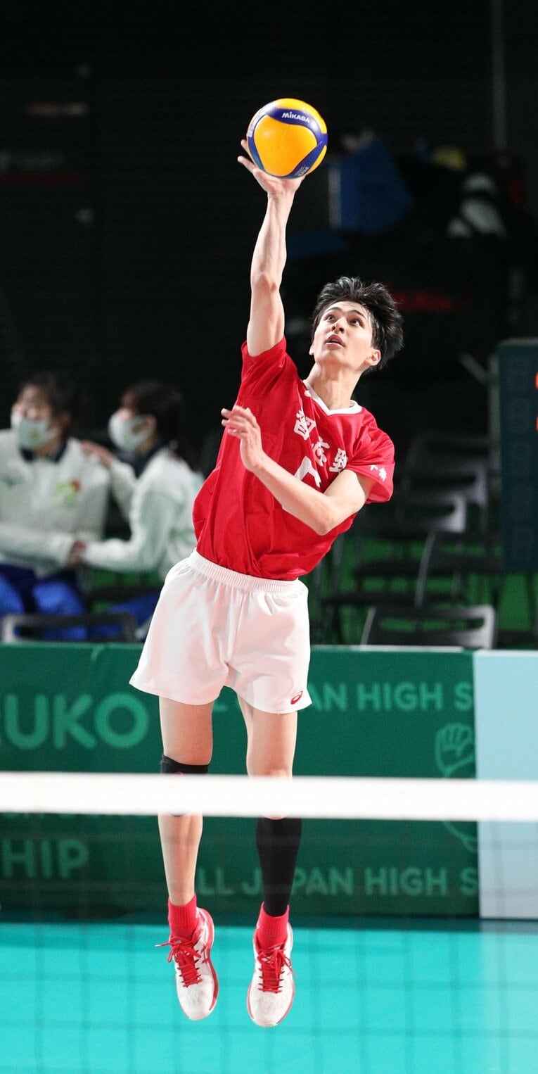 中学時代はサッカーをやっていたという高橋慶帆（3年）。跳躍力を武器したスパイクに注目したい　©︎Sankei Shimbun