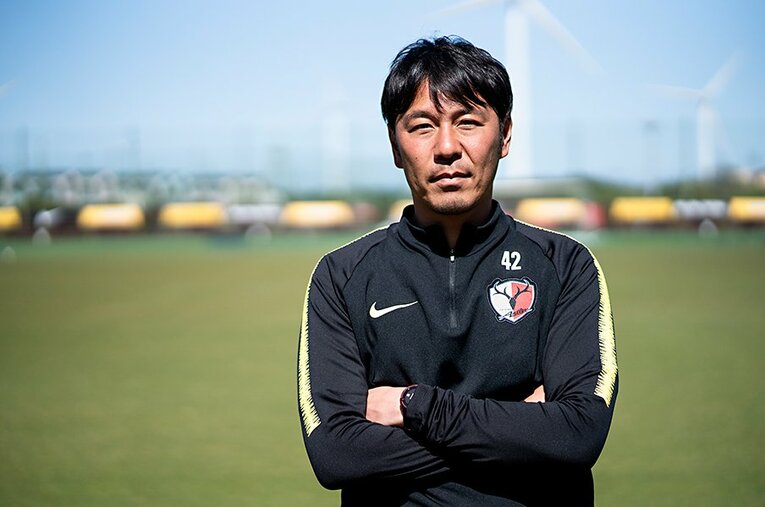 2001年ワールドユースに挑んだU-20日本代表で、背番号5のキャプテンだった羽田憲司。現在は鹿島でコーチを務める。 ／ photograph by Yuki Suenaga