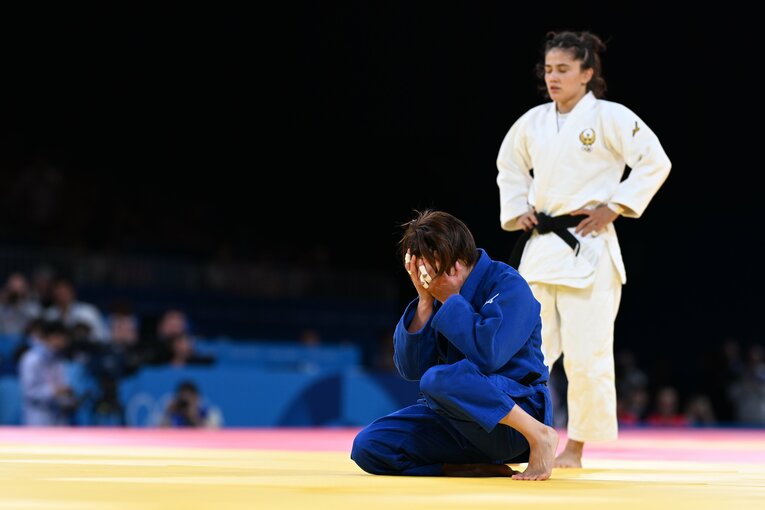 ディヨラ・ケルディヨロワに一本を許した阿部詩（連続写真13/13）©︎Naoya Sanuki/JMPA