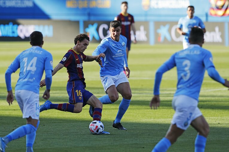 中盤の底でプレーするハンドロ・オレジャナ©Daisuke Nakashima