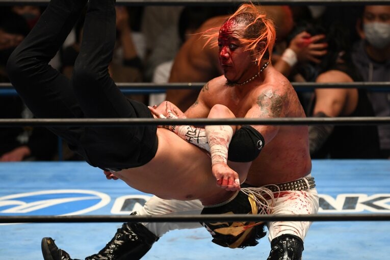 エル・デスペラードにリバース・タイガードライバーを決める葛西純