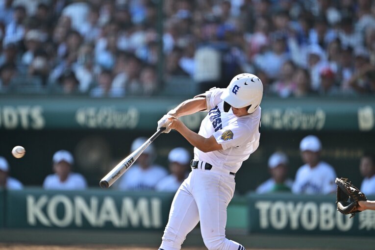 【すごすぎる…左手ハンディでも巧打者・横山のバッティングを様々なアングルから見る／全10枚超】甲子園ヒーローの写真はまだまだ続きます　©Hideki Sugiyama