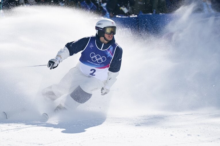 デュアルモーグル決勝の堀島のゴールの瞬間を連続写真で！　©Nanae Suzuki/JMPA