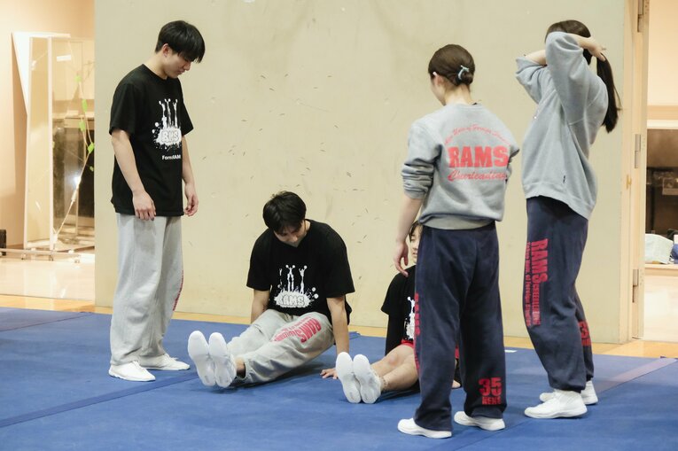 現在の東外大チアリーディング部の練習風景。部員は80人を超えるという　©Wataru Sato