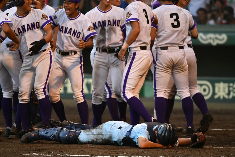 【コマ送りで見る】第100回大会、語り継がれる甲子園の名場面「９回無死満塁から２ランスクイズの決定的瞬間を振り返る　©Hideki Sugiyama