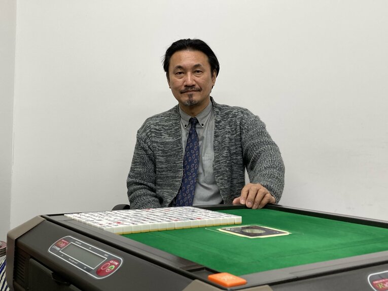 インタビューに応える加藤哲郎氏