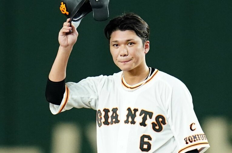 2006年高校生ドラフト会議、繰り上げ1位で巨人から指名された坂本勇人。12月に33歳の誕生日を迎える ／ photograph by Sankei Shimbun