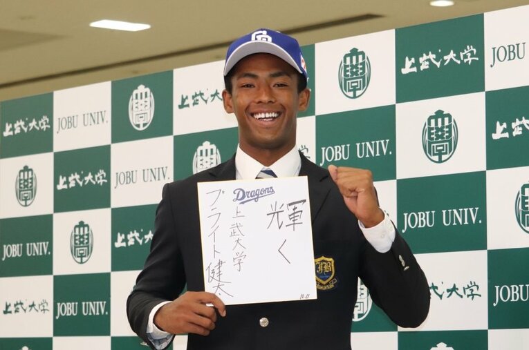 中日ドラゴンズに1位指名されたブライト健太（上武大4年・外野手）。「春の覚醒」の裏には、仲間たちとの知られざるエピソードがあった ／ photograph by Yu Takagi