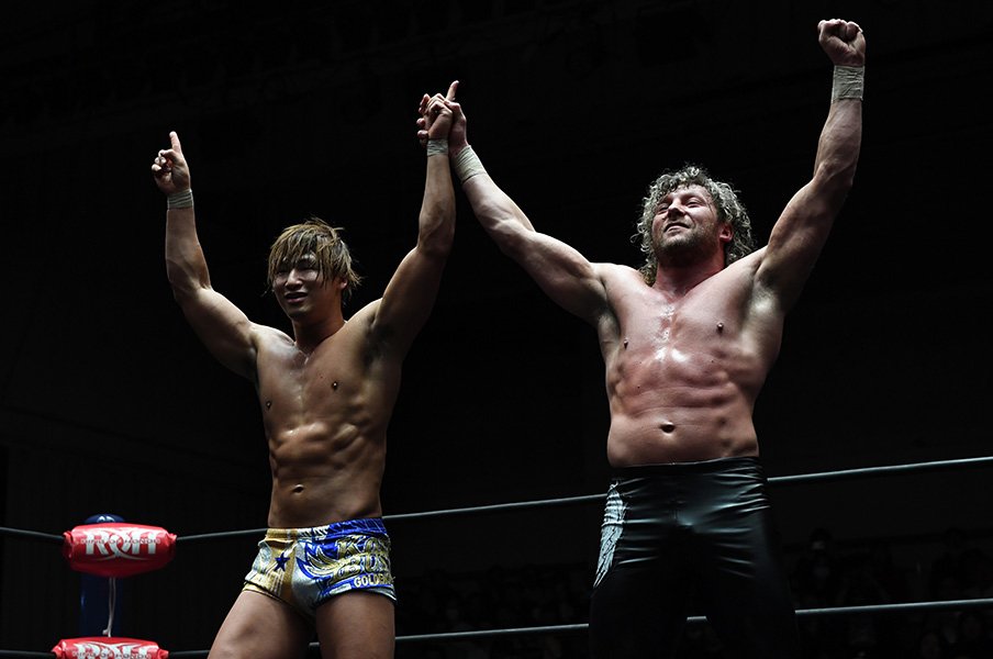 タッグ世界一への挑戦が始まった。飯伏幸太とケニー・オメガの野望。<Number Web> photograph by Essei Hara