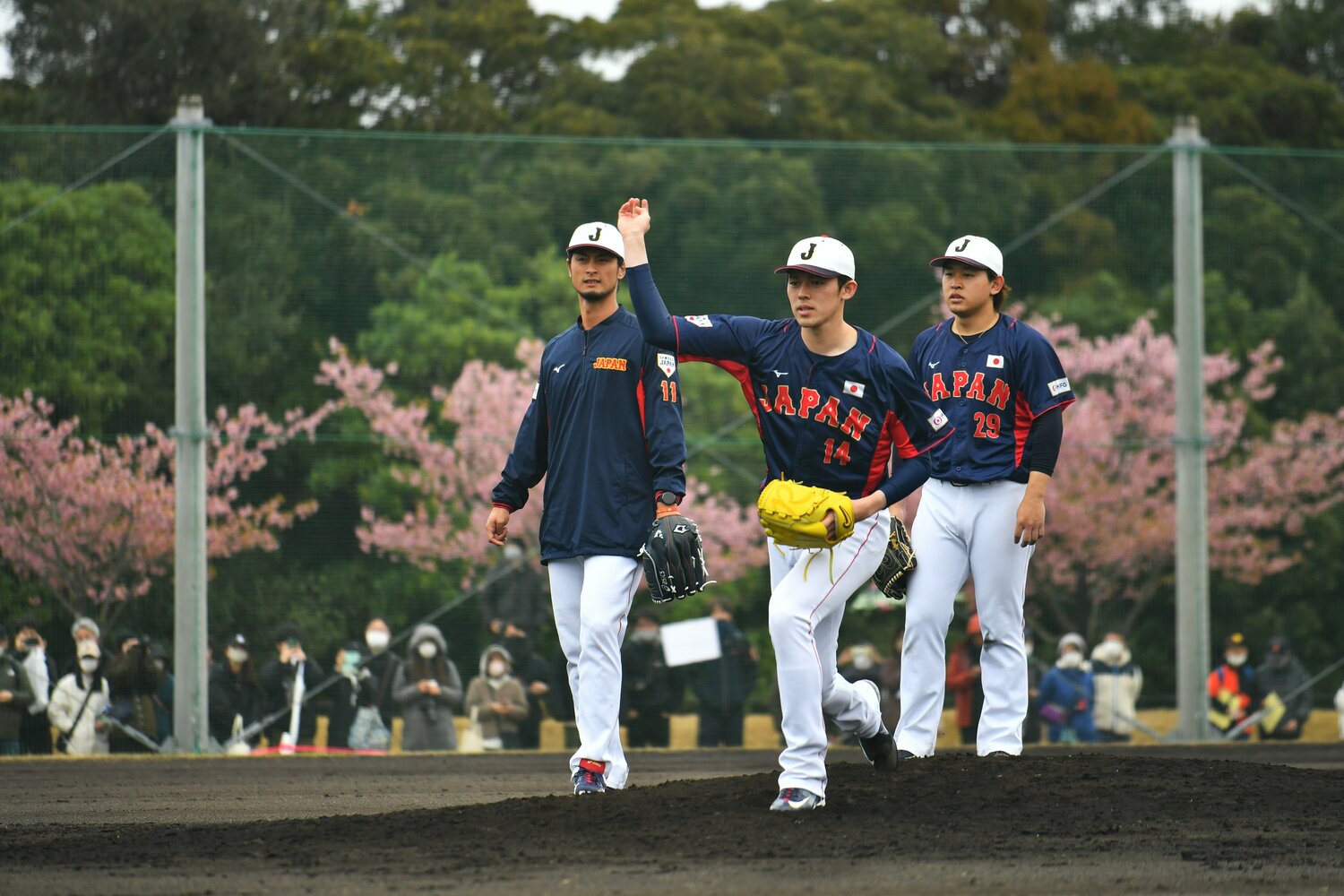 宮崎での侍ジャパン合宿中は、仲良しの宮城（左）ともども“ダルビッシュ塾”に入門し貴重な言葉を聞いた　©︎Hideki Sugiyama