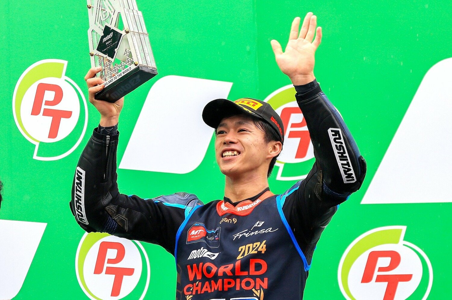 小椋藍、家族の献身に支えられ15年ぶりのMoto2日本人王者に！ 残り2戦で披露される全開の走りに注目せよ＜Number Web＞ photograph by Satoshi Endo