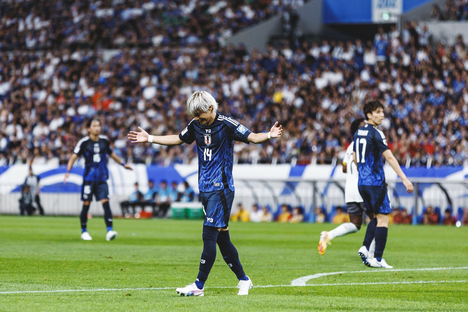 伊東純也のシュートがゴールに吸い込まれた瞬間　©Kiichi Matsumoto