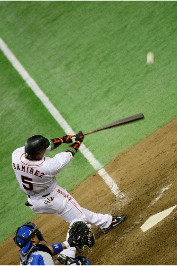 とにかく打ちまくるのがラミレスの打撃スタイルだった©Tamon Matsuzono