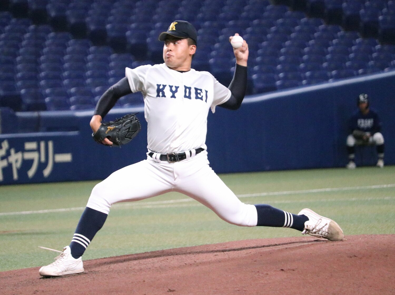 23年6月、大阪桐蔭高との練習試合で力投する享栄高（愛知）の東松快征　©JIJI PRESS