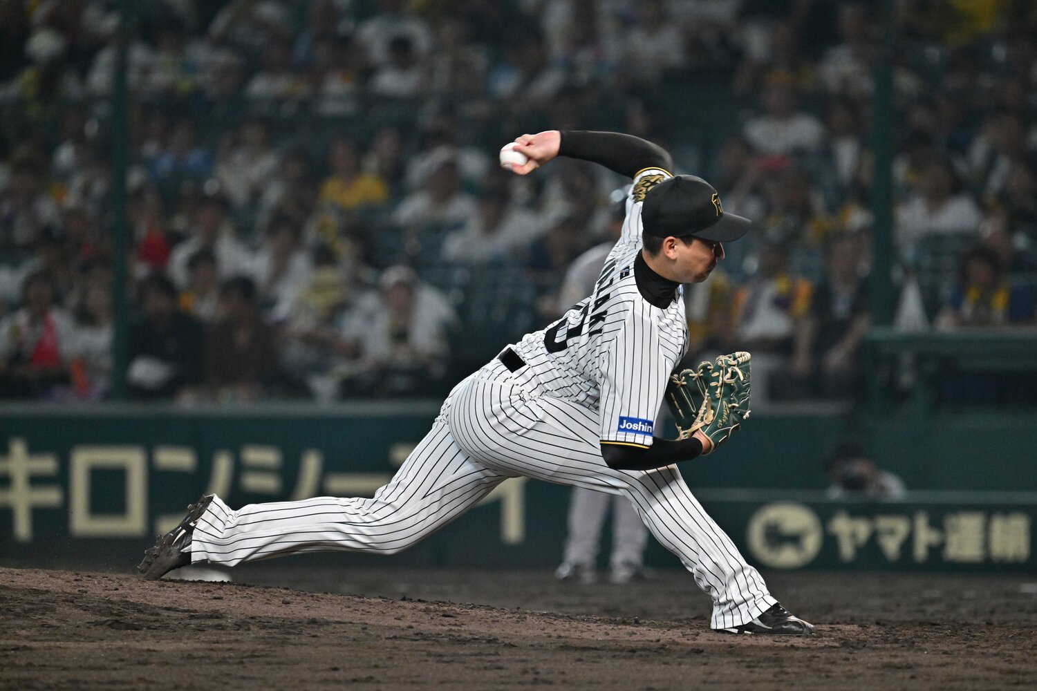 石井だけでなくクローザーの岩崎らも安定し、盤石のリリーフ陣だった　©Hideki Sugiyama