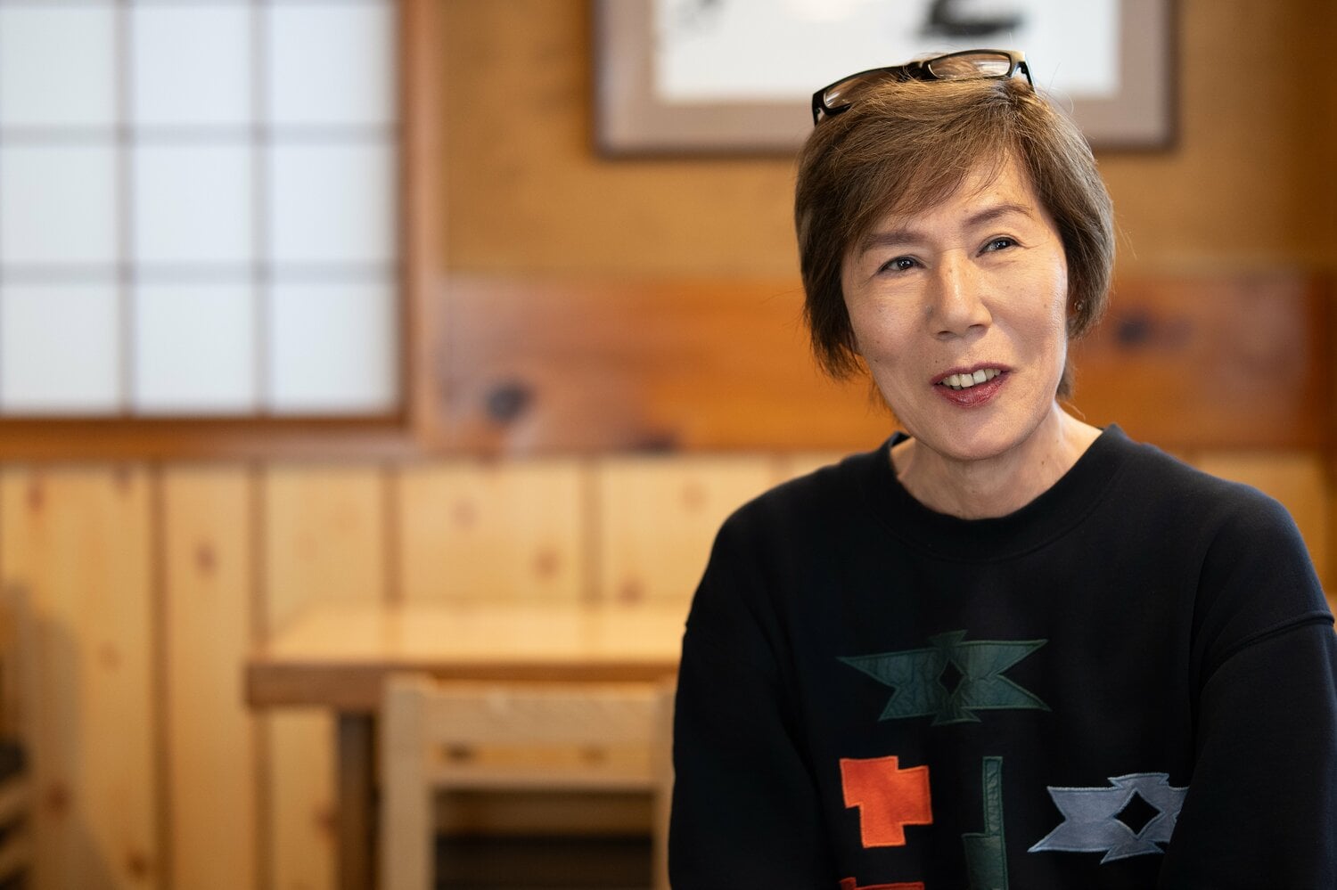 インタビューに答える現在のマキ上田さん　©Shiro Miyake