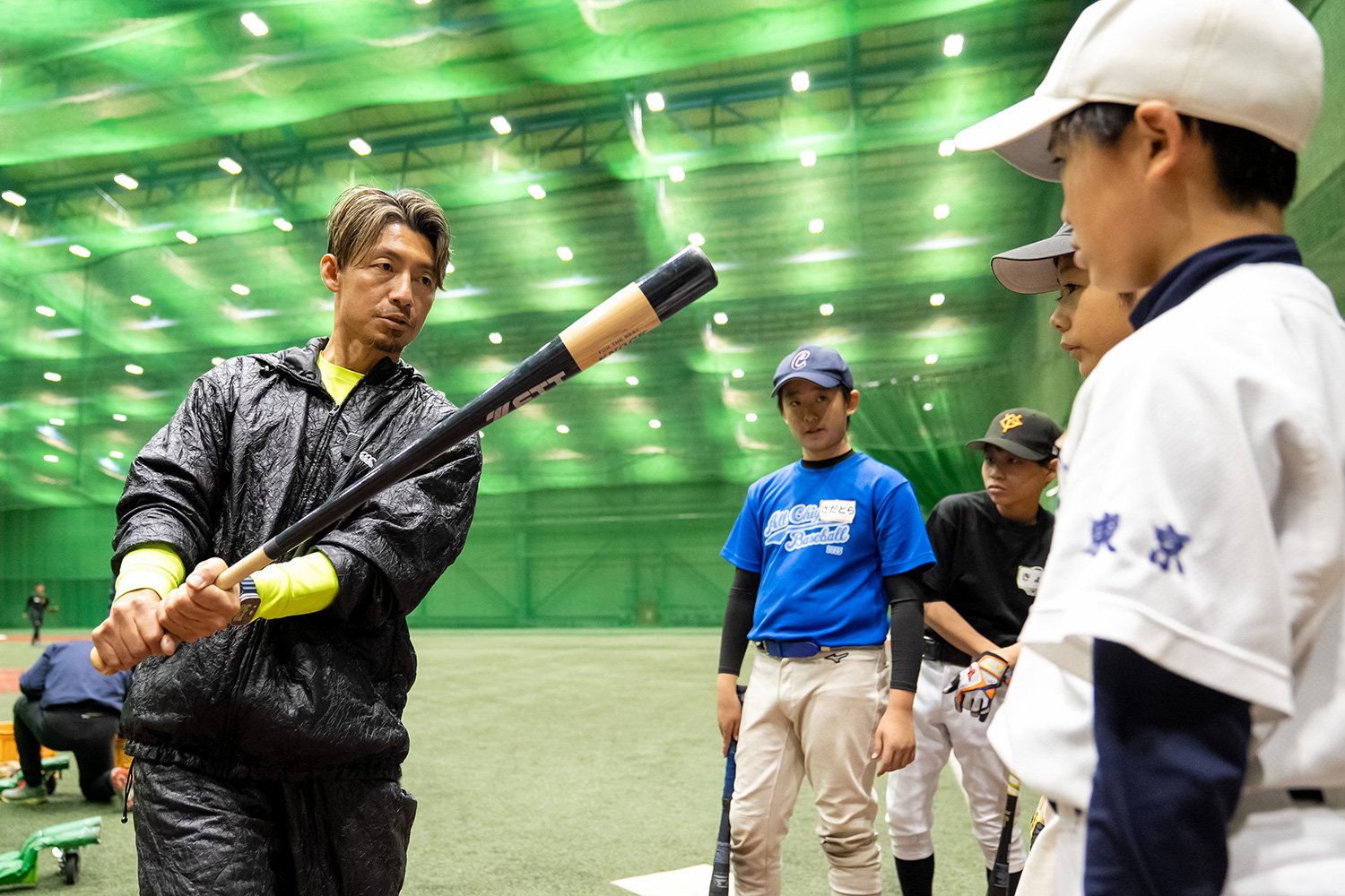 バッティングに関しての子どもたちからの質問に丁寧に答える