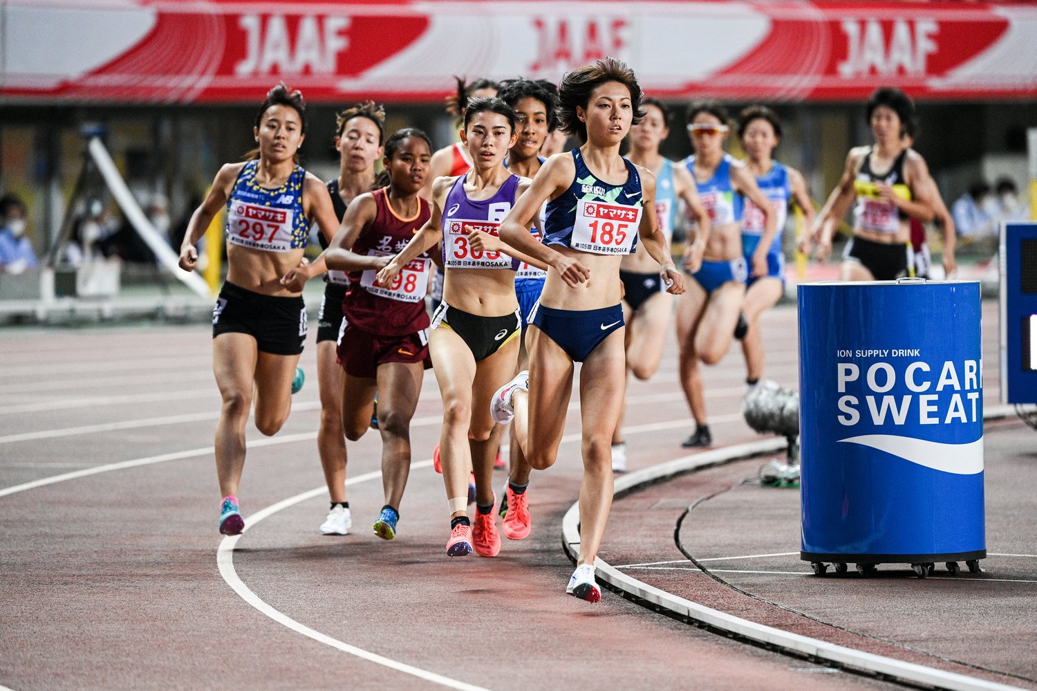 五輪標準記録と3位以内という厳しい選考基準を突破するために走る卜部蘭　©Asami Enomoto
