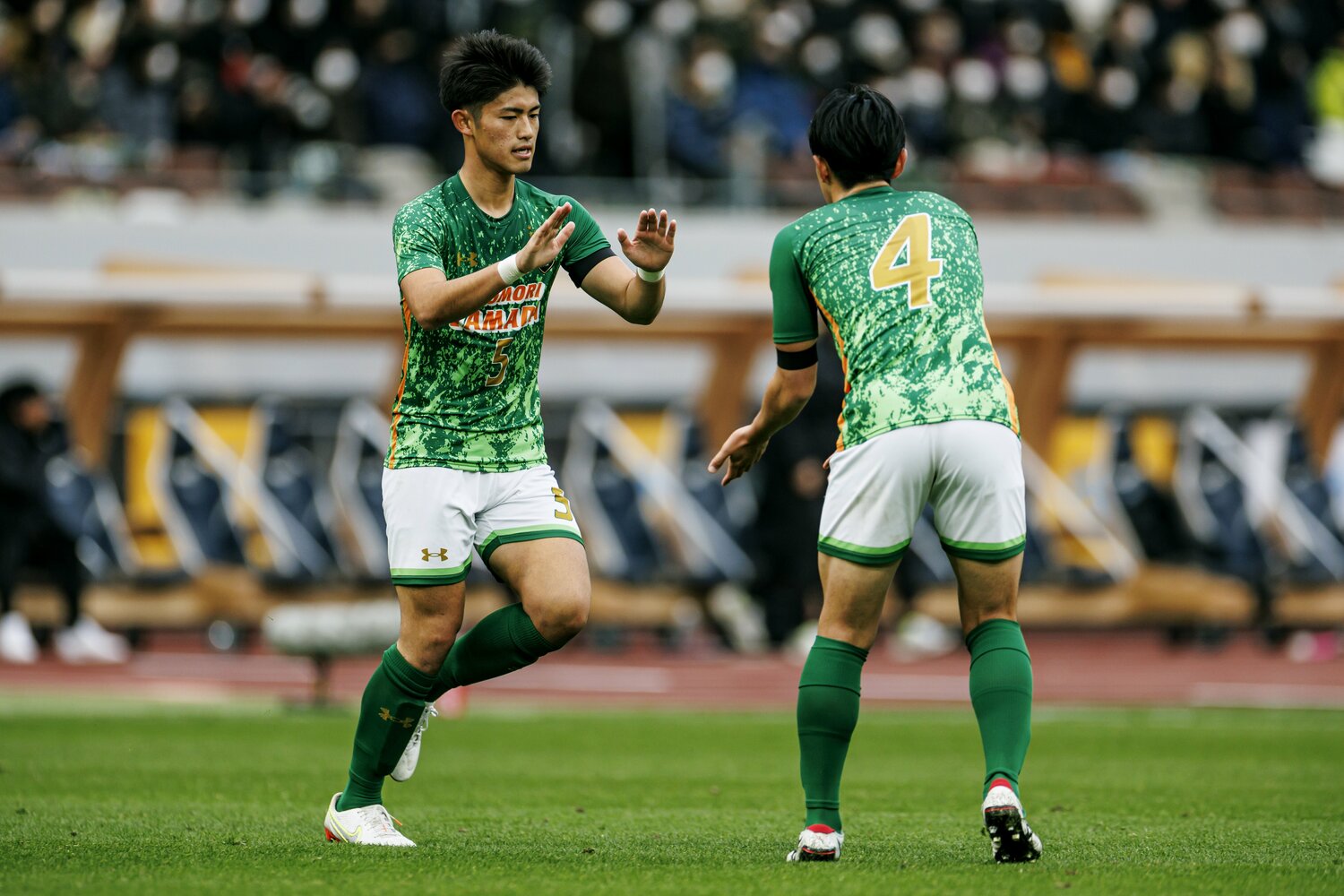 先制点を挙げた丸山大和（3年）はDFながら今大会4ゴールをマーク。インターハイ決勝でも得点を挙げるなど、黒田監督が重視するセットプレーで貢献した　©︎Kiichi Matsumoto