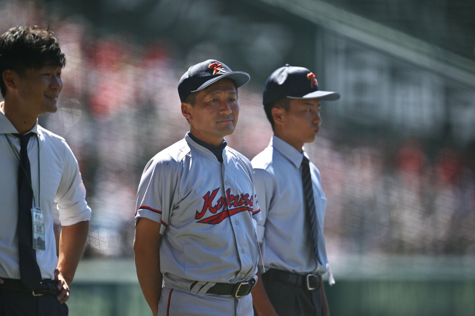京都成章高から関西大と、名門校で内野手としてプレーした小牧憲継監督（中央）　photograph by Hideki Sugiyama