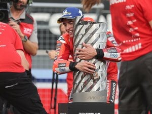 「この瞬間を生きたい」6年ぶり王座奪還のマルク・マルケスが引退危機やロッシとの確執を乗り越え、復活に涙した本当の理由