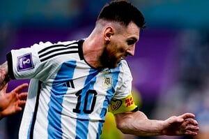 「メッシはマラドーナより作れるかもしれない」“天才的センスの核心”を風間八宏が解説「現在の指導と仕組みでは無理です。ただ…」