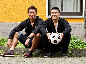 海外移籍2年目の対談 槙野智章 安田理大 欧州サッカーは こんなに愉しい 海外サッカー Number Web ナンバー