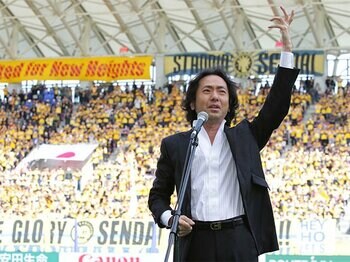 仙台vs.神戸で心に残った歌の力。復興も応援もサッカー流でいこう！＜Number Web＞ photograph by J.LEAGUE
