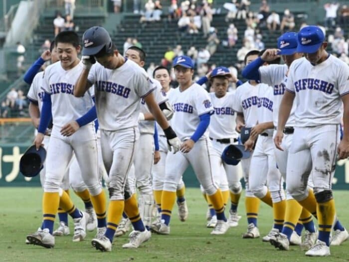 10人離脱で完敗は「仕方ない」ムードも…県岐阜商・鍛治舎監督が“選手に厳しかった”理由「逃げちゃ駄目」「バッターとしては失格」<Number Web> photograph by KYODO