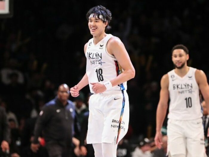 渡邊雄太はなぜNBAのオファーを蹴ろうとしたのか？ “プライド”の裏にあった本音とは…今季ネッツで絶好調「人生何があるかわからない」＜Number Web＞ photograph by USA TODAY Sports/Reuters/AFLO