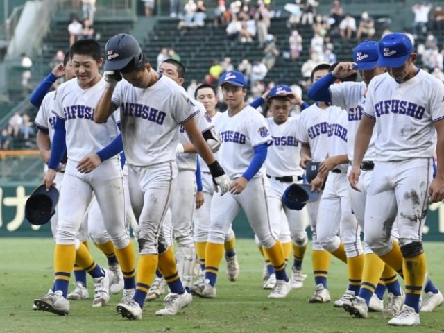 10人離脱で完敗は「仕方ない」ムードも…県岐阜商・鍛治舎監督が“選手に厳しかった”理由「逃げちゃ駄目」「バッターとしては失格」 - 高校野球 -  Number Web - ナンバー