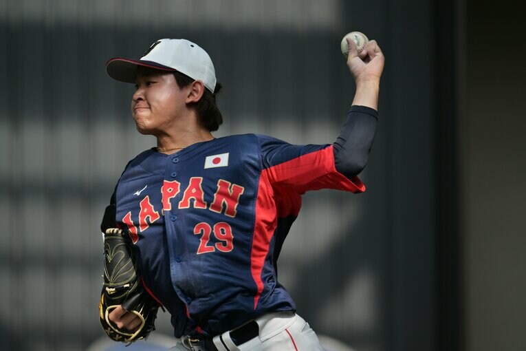 ブルペンで投げ込む宮城　©︎Hideki Sugiyama