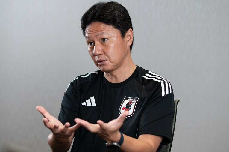インタビューでの大岩監督　©Tadashi Hosoda