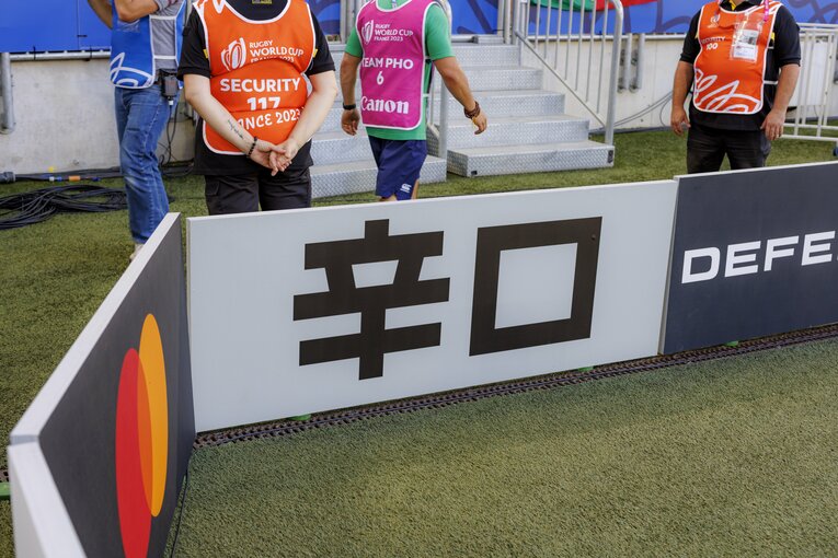 アサヒスーパードライの看板　©Kiichi Matsumoto