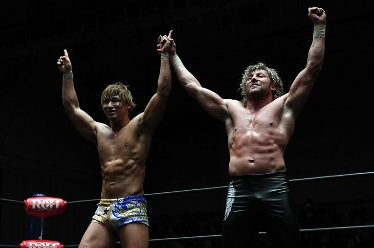 どのような団体、どのよな国で戦おうが、飯伏とオメガの友情は変わらない。 ／ photograph by Essei Hara