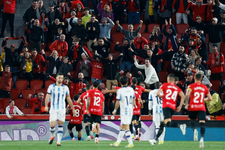 MVP久保建英は喜ばず古巣サポに謝った「愛情と敬意を感じてます」…現地カメラマンが捉えた「ゴール以上に特筆したい」“その後の光景”(6)