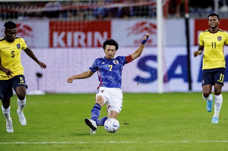 アピールとまではいかなかった柴崎　©Kiichi Matsumoto