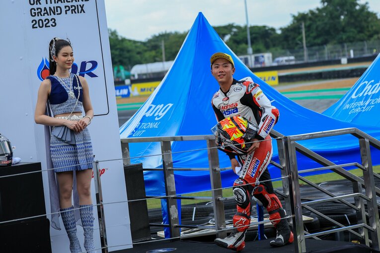 キャリア初の表彰台に呼ばれた古里太陽　©Satoshi Endo