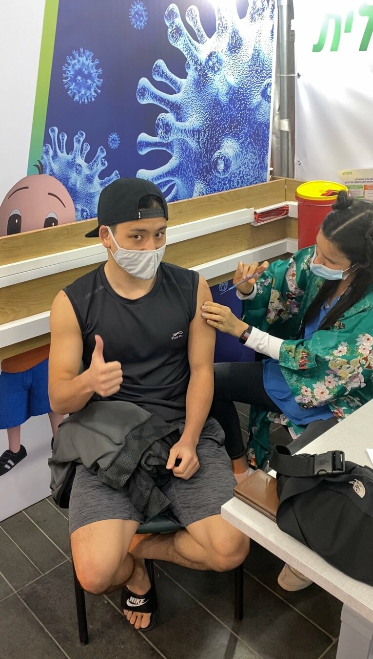 ワクチン接種を受ける野瀬（本人提供）