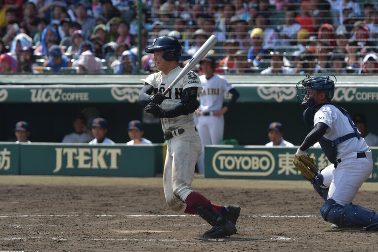 2018年夏の甲子園。小泉航平の打撃シーン　©Hideki Sugiyama