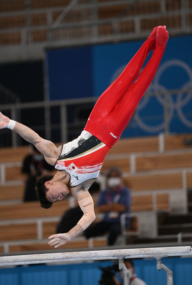 “内村のいない”体操日本代表は世界の頂点にどう近づいた？ 1年前に「3番手」と評された“平均21.5歳の4人”の急成長(17)