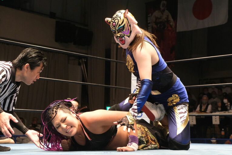 「はっきり言って、初代タイガーマスクのクローン」 《タイガー・クイーン》衝撃デビューに佐山聡も「思った以上の合格点」(13)