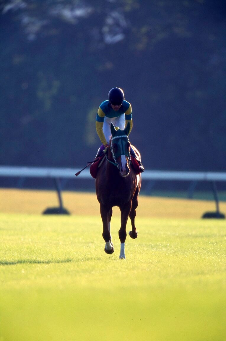 98年毎日王冠のサイレンススズカと武豊　(C)Bungeishunju