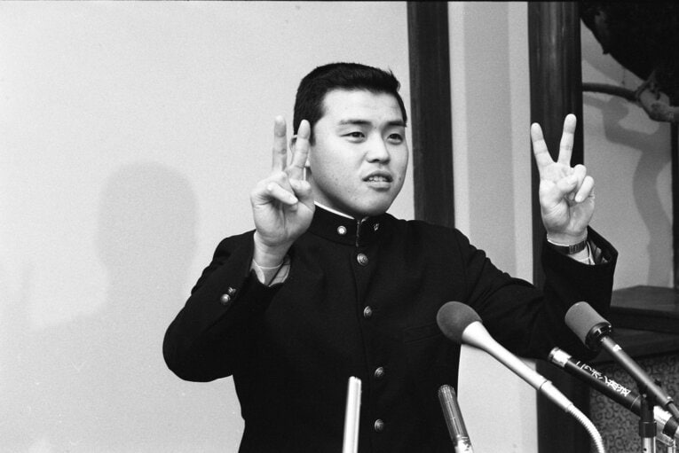 1979年ドラフトで意中の阪神から1位指名され、この表情　©JIJI PRESS