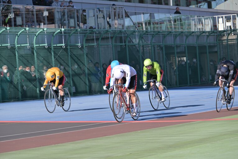 2024年12月23日、現役最後のレースで通算909勝目を飾った神山雄一郎　©︎JKA