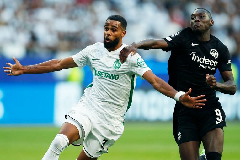 「“鎌田大地と守田英正が一緒に写った1枚”を狙いたいけど…」「長谷部誠はすでにコーチのように」CL日本人対決と“美しい夕焼け”撮影ウラ話(51)